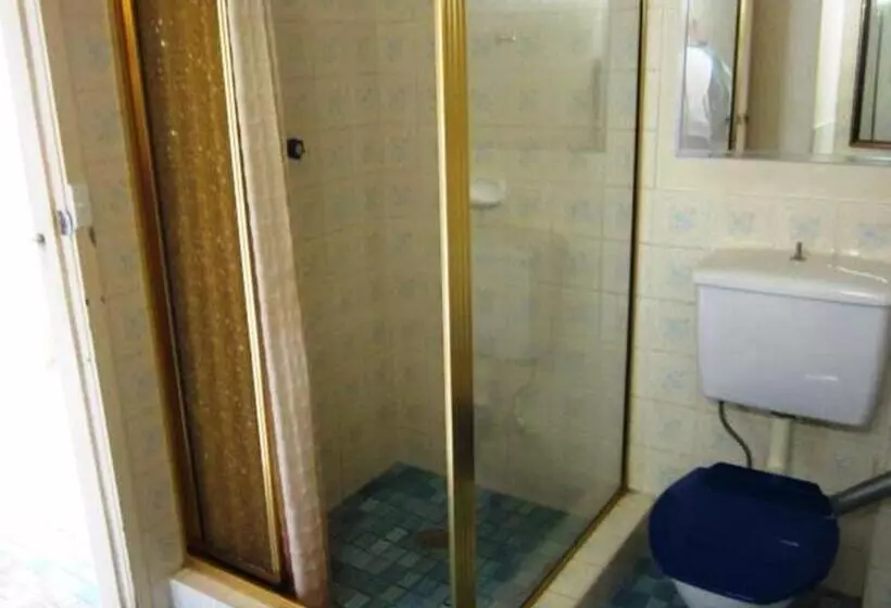 Otel Canberra Lyneham Motor Inn