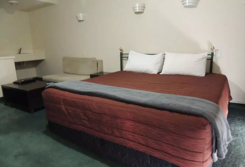 Fountain Court Motel