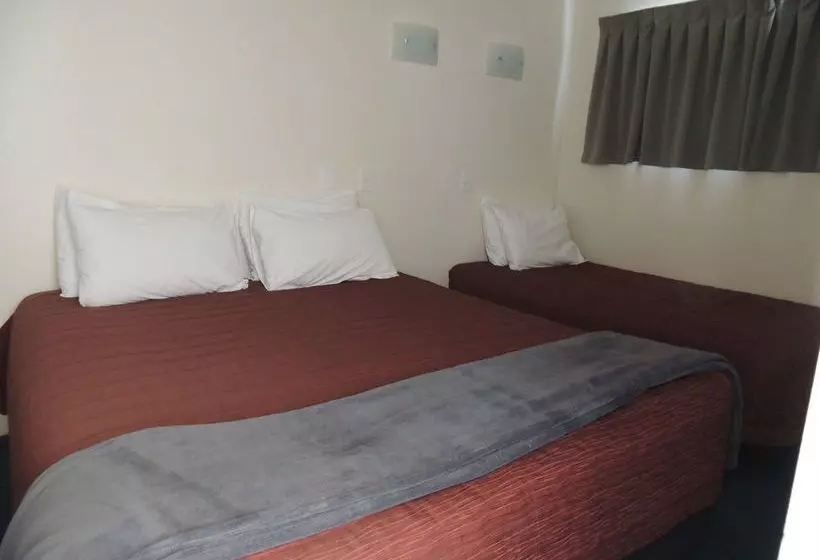 Fountain Court Motel