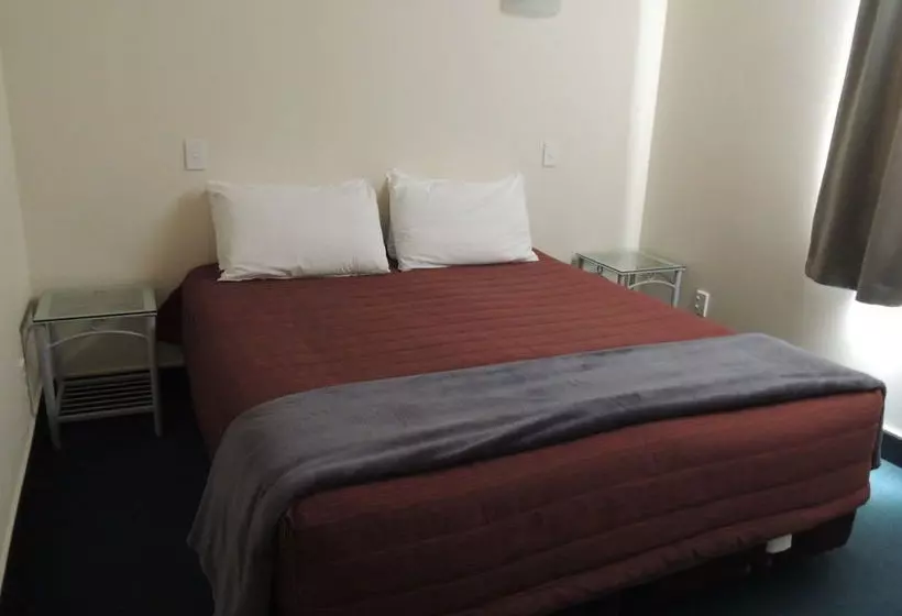 Fountain Court Motel