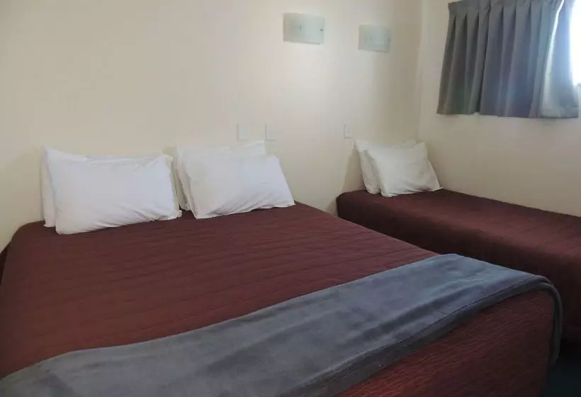 Fountain Court Motel