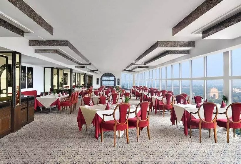 Отель Le Méridien New Delhi