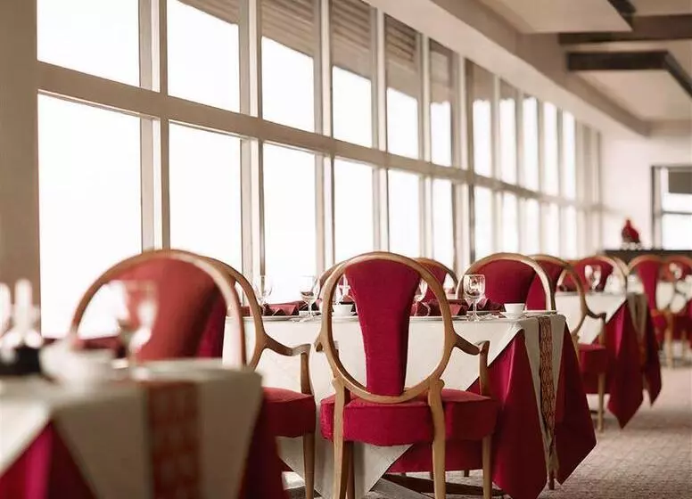 Отель Le Méridien New Delhi