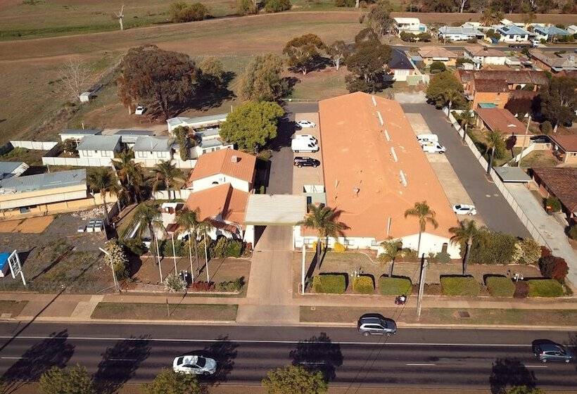 فندق Tamworth Motor Inn & Cabins