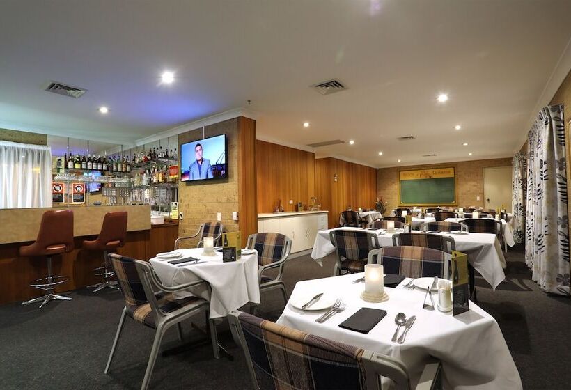 فندق Tamworth Motor Inn & Cabins