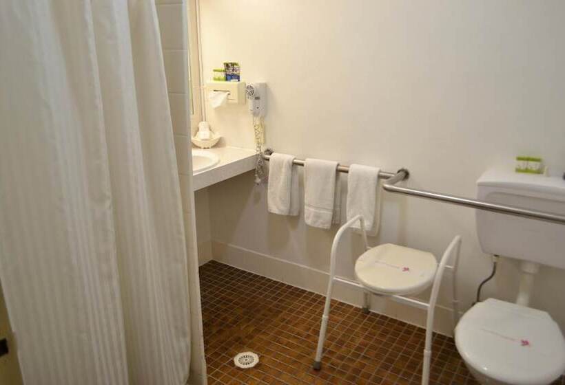 فندق Tamworth Motor Inn & Cabins