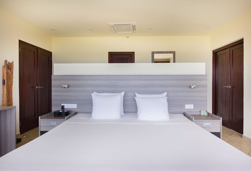 Lionsdive Beach Resort