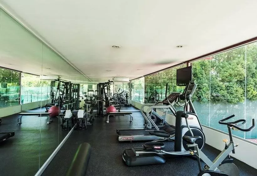 Riande Aeropuerto Hotel Casino