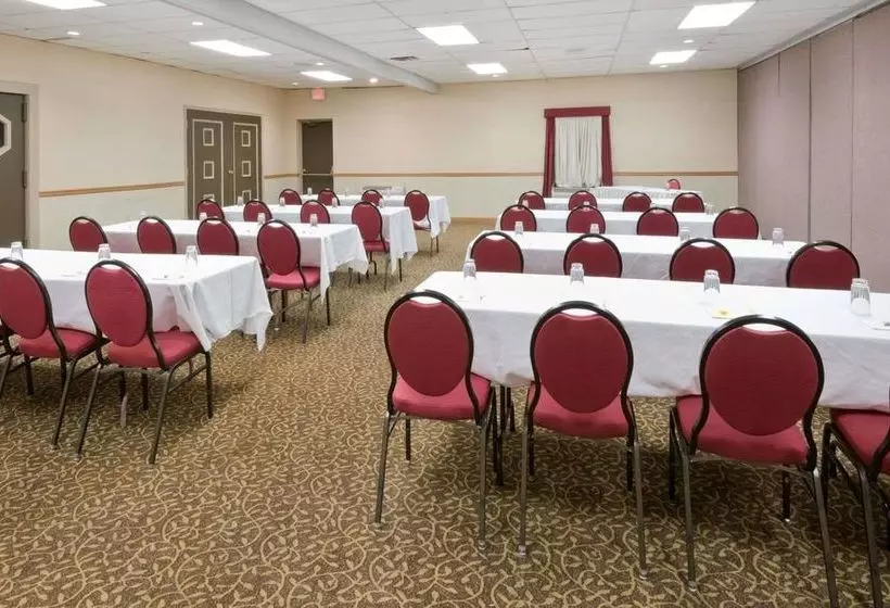 فندق Days Inn By Wyndham Batavia Darien Lake Theme Park