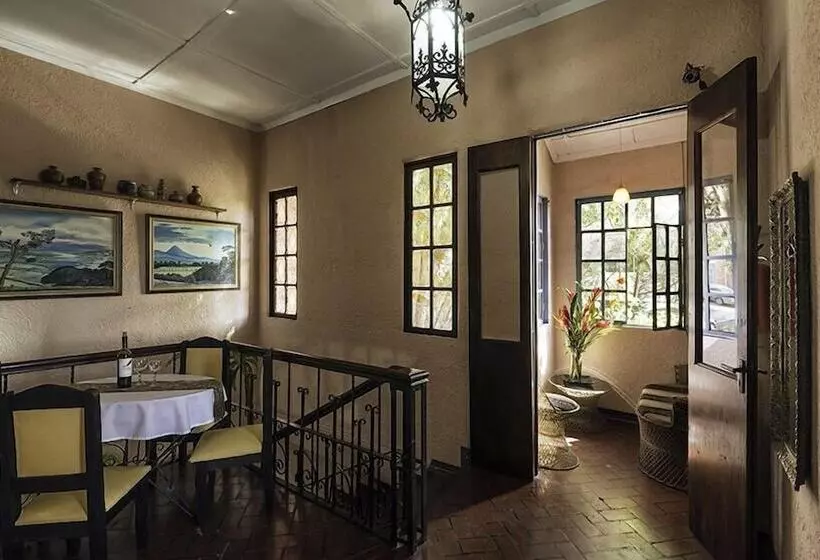 ホテル Hemingway Inn