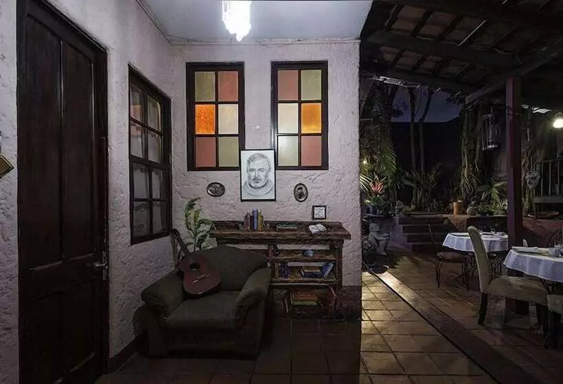 ホテル Hemingway Inn