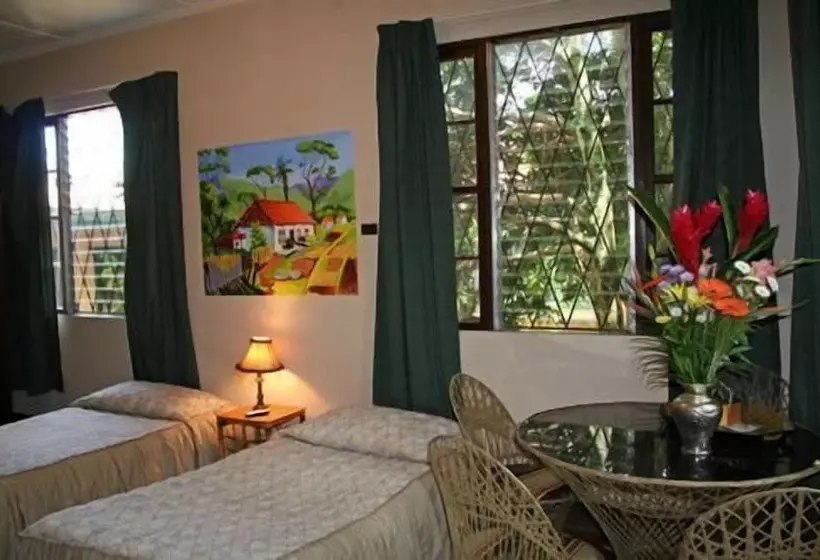 ホテル Hemingway Inn