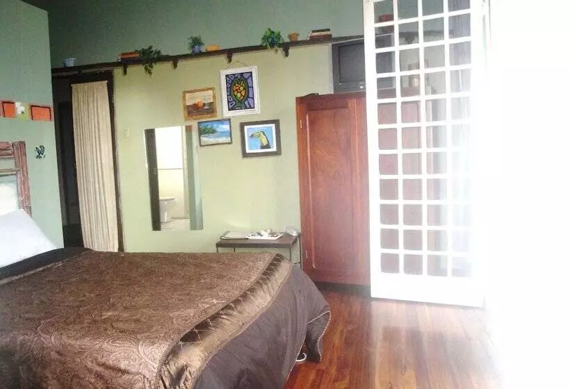ホテル Hemingway Inn
