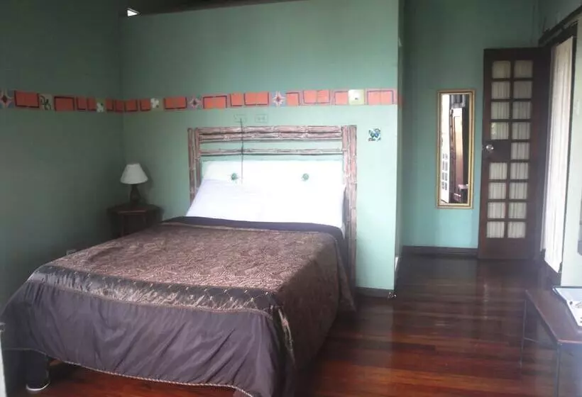 ホテル Hemingway Inn