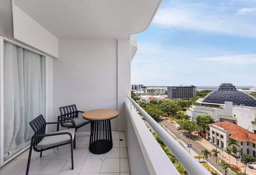 בית מלון כפרי Pullman Cairns International