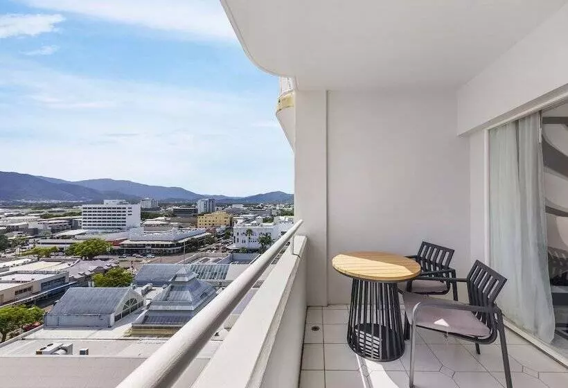 בית מלון כפרי Pullman Cairns International