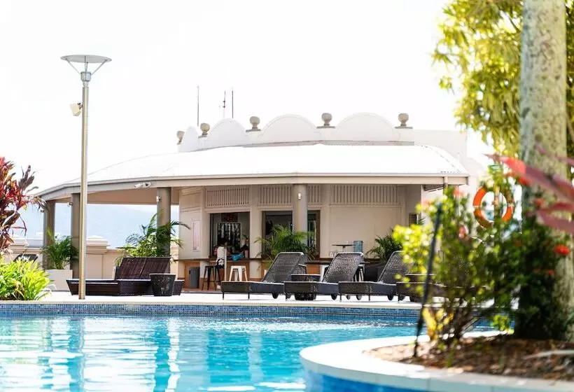 בית מלון כפרי Pullman Cairns International