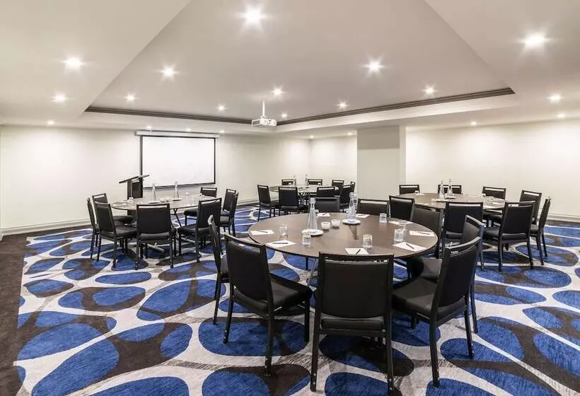 בית מלון כפרי Pullman Cairns International