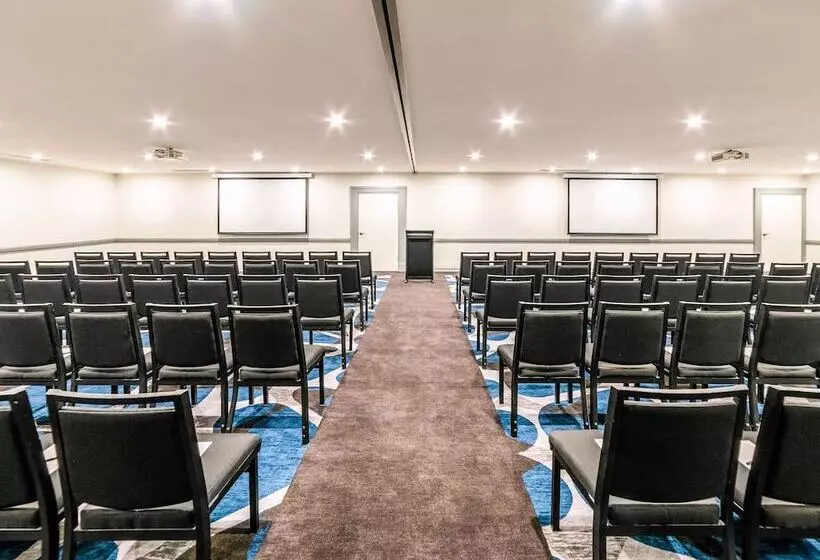 בית מלון כפרי Pullman Cairns International