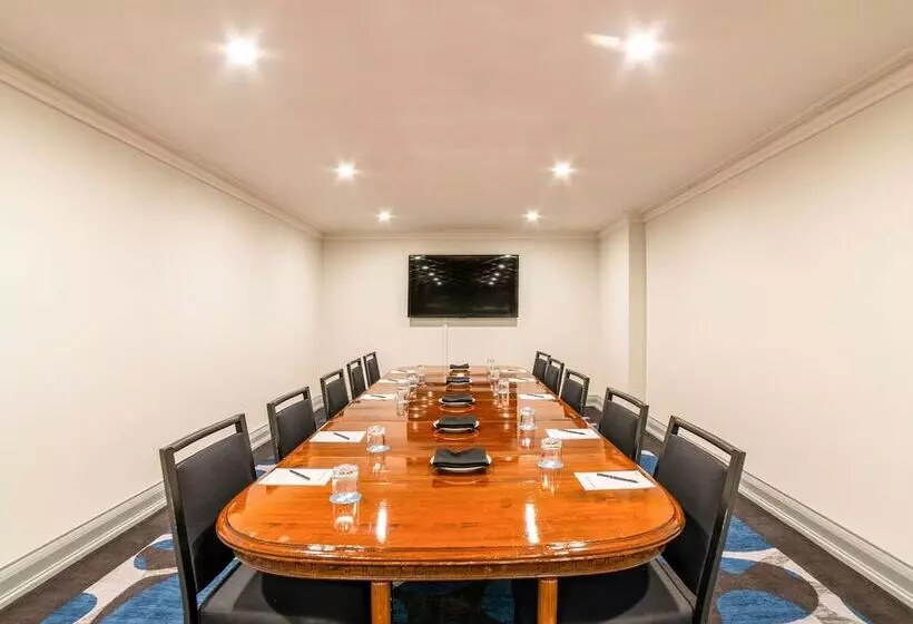 בית מלון כפרי Pullman Cairns International