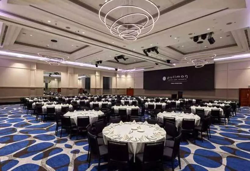 בית מלון כפרי Pullman Cairns International