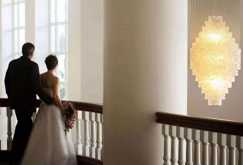 בית מלון כפרי Pullman Cairns International