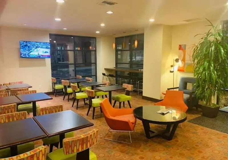 Hotel Staypineapple, University Inn, University District Seattle