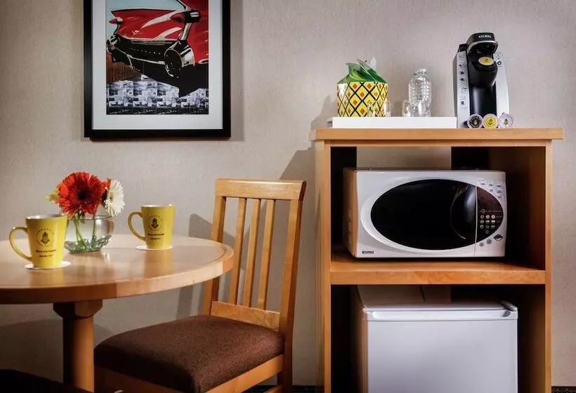 Hotel Staypineapple, University Inn, University District Seattle