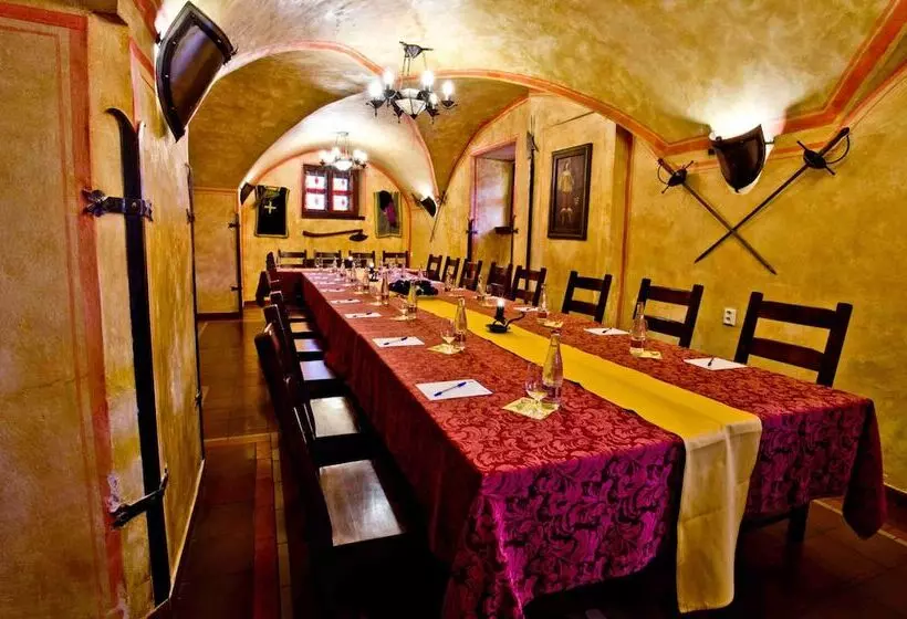 Pytloun Old Armoury Hotel Prague, Stará Zbrojnice