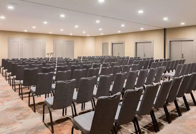 Отель NH Collection Brussels Grand Sablon