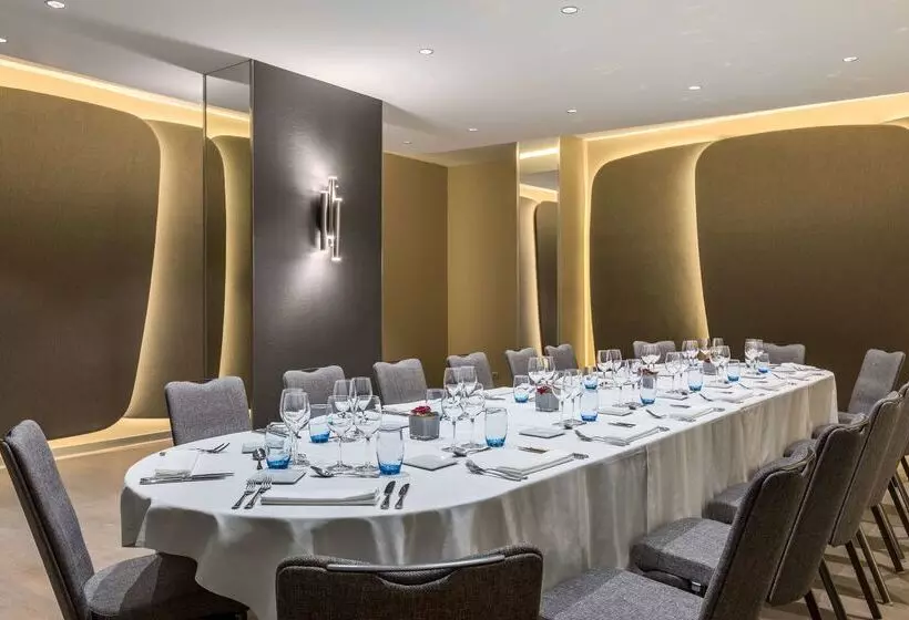 Отель NH Collection Brussels Grand Sablon