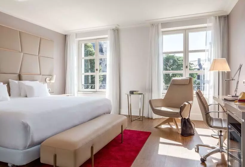 Отель NH Collection Brussels Grand Sablon