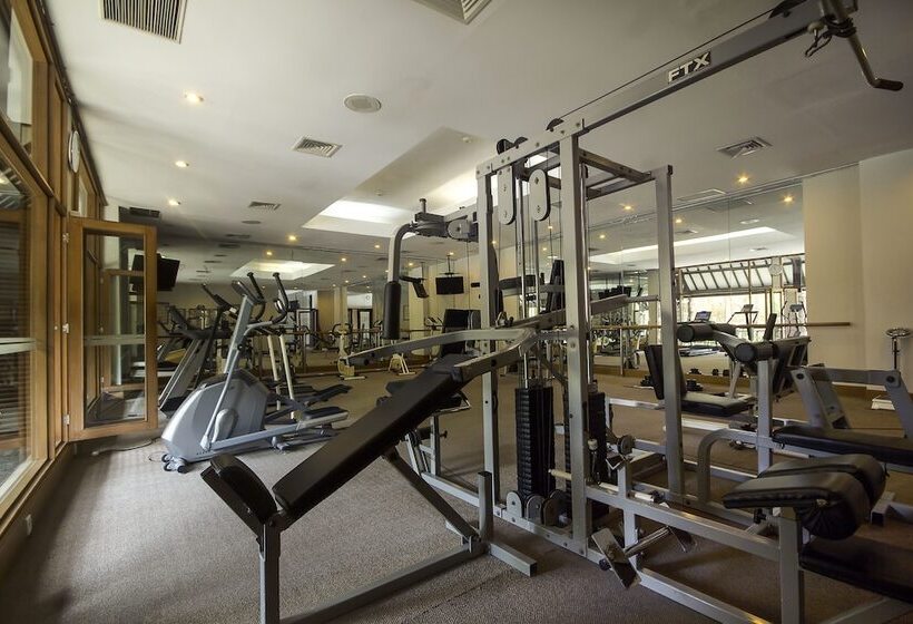 בית מלון כפרי Santika Cirebon