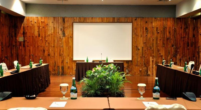 בית מלון כפרי Santika Cirebon