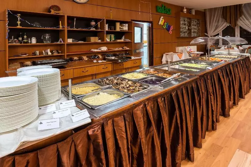 בית מלון כפרי Barátság