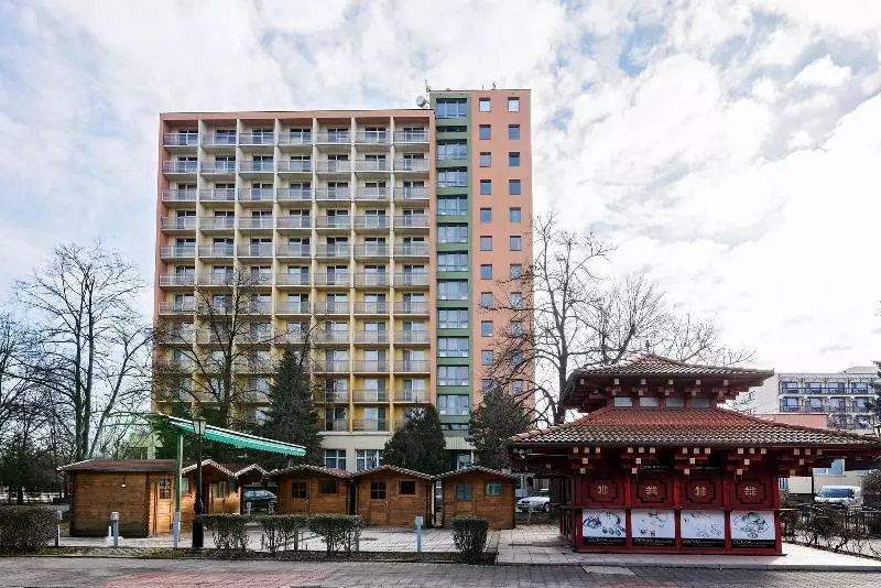 בית מלון כפרי Barátság