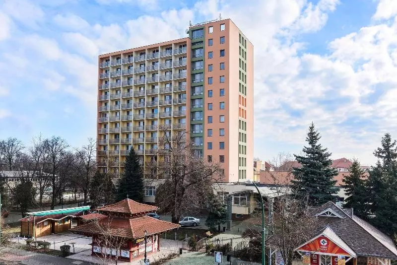 בית מלון כפרי Barátság