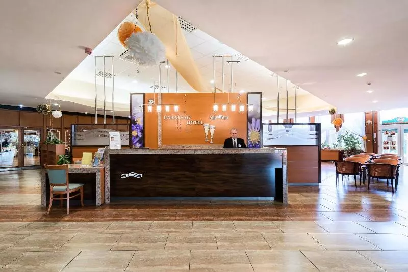 בית מלון כפרי Barátság