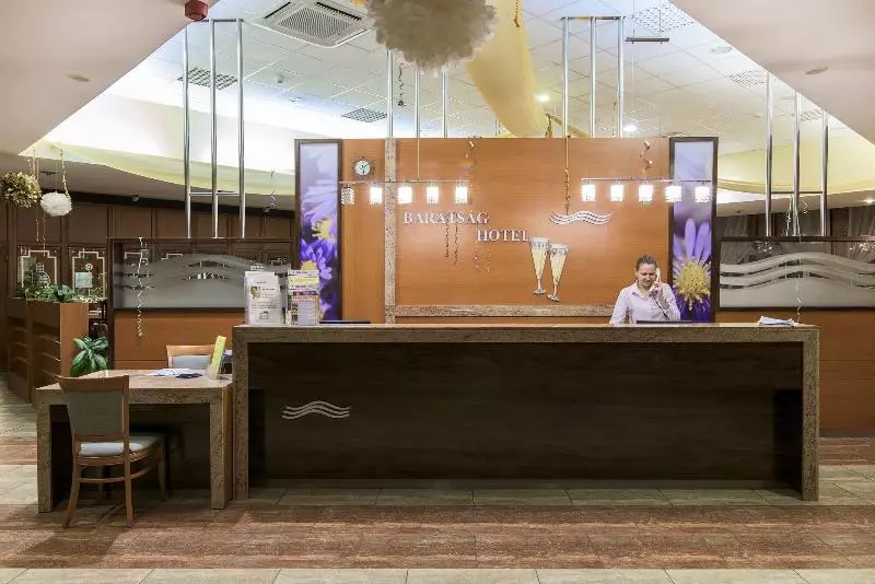 בית מלון כפרי Barátság