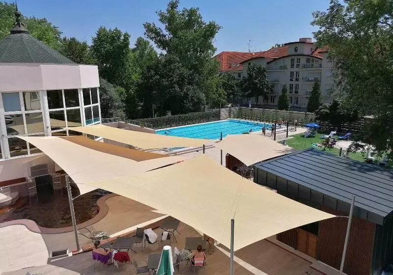 בית מלון כפרי Barátság