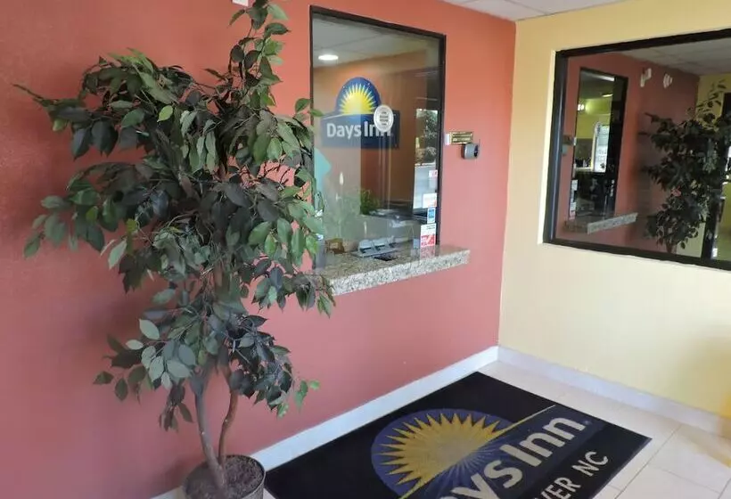 Hotel Days Inn By Wyndham Conoverhickory