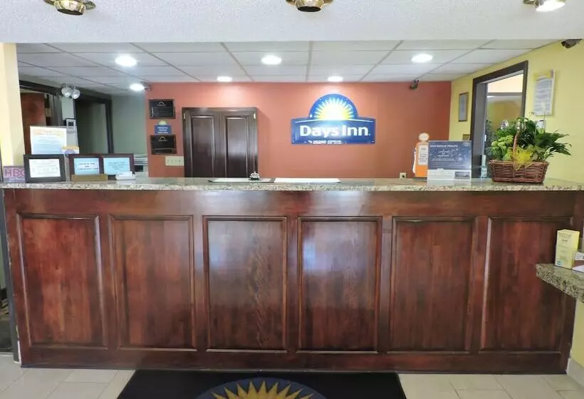 Hotel Days Inn By Wyndham Conoverhickory