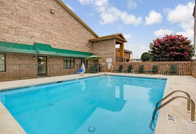 Hotel Days Inn By Wyndham Conoverhickory