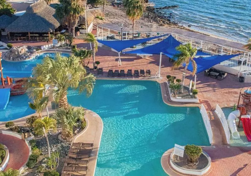 渡假胜地  San Carlos Plaza