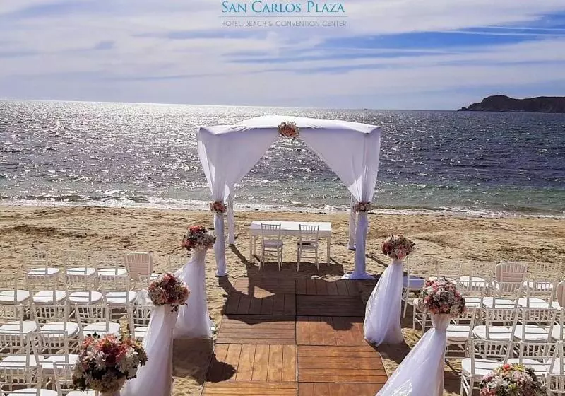 渡假胜地  San Carlos Plaza