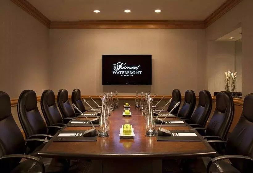 فندق Fairmont Waterfront