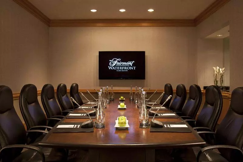 فندق Fairmont Waterfront