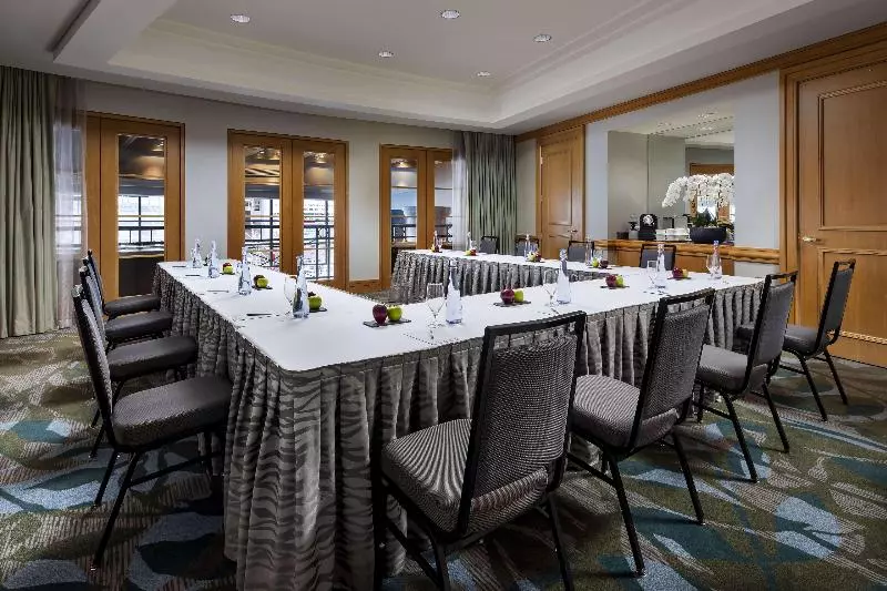 فندق Fairmont Waterfront