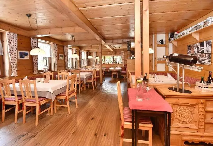 ホテル Gasthaus & Pension Alphorn