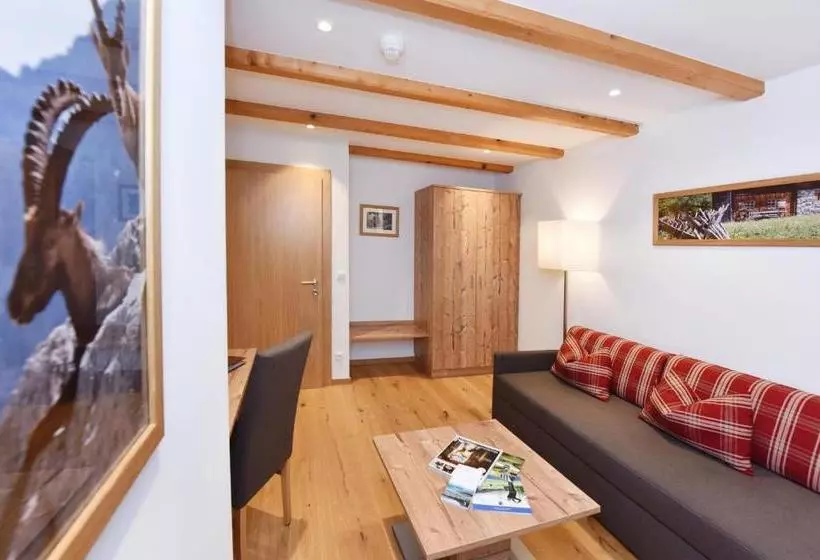 ホテル Gasthaus & Pension Alphorn